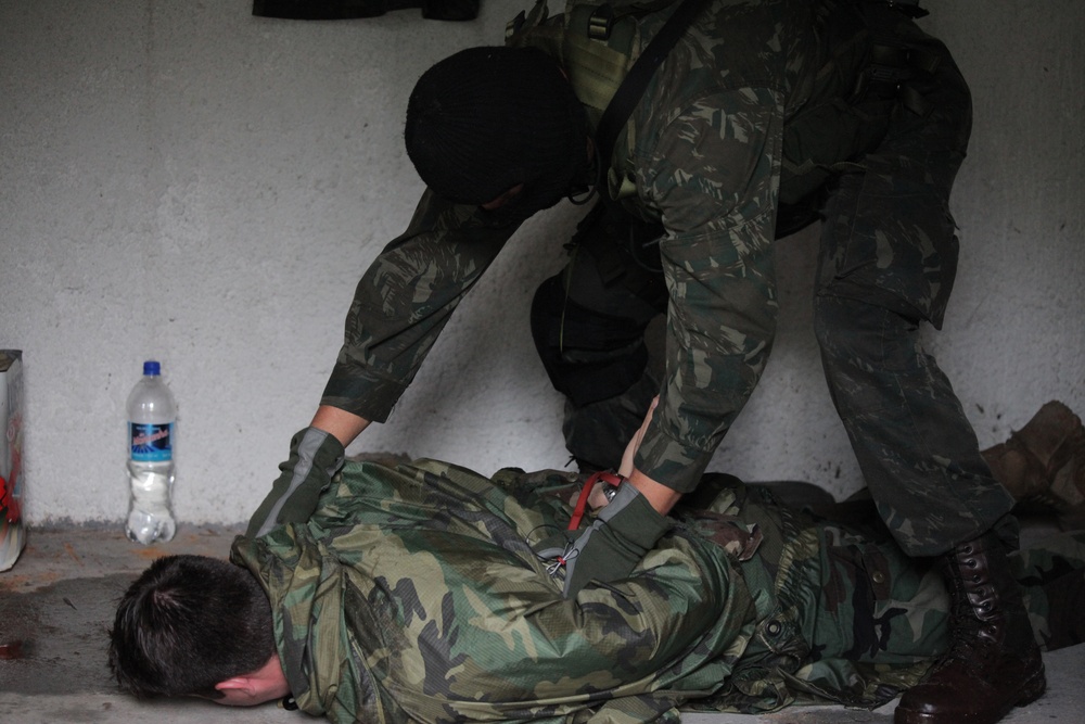 Naval Special Warfare troops train with elite Brazilian Unit during Joint training