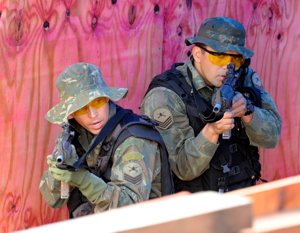 Naval Special Warfare troops train with elite Brazilian Unit during Joint training