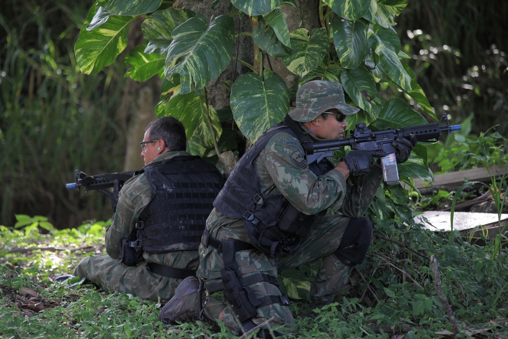 Naval Special Warfare troops train with elite Brazilian Unit during Joint training