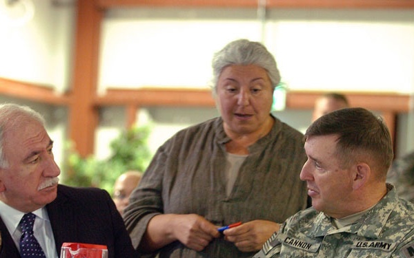 USF-I Deputy Commanding General holds the First Cropper TIF Transfer Conference