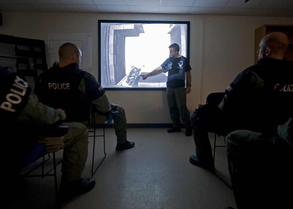 Noblesville elite police unit uses military facilities for training