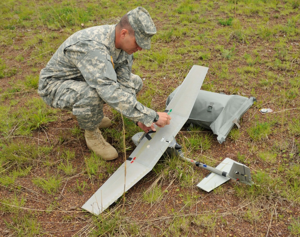 Soldiers Prepare Raven UAV for Launch
