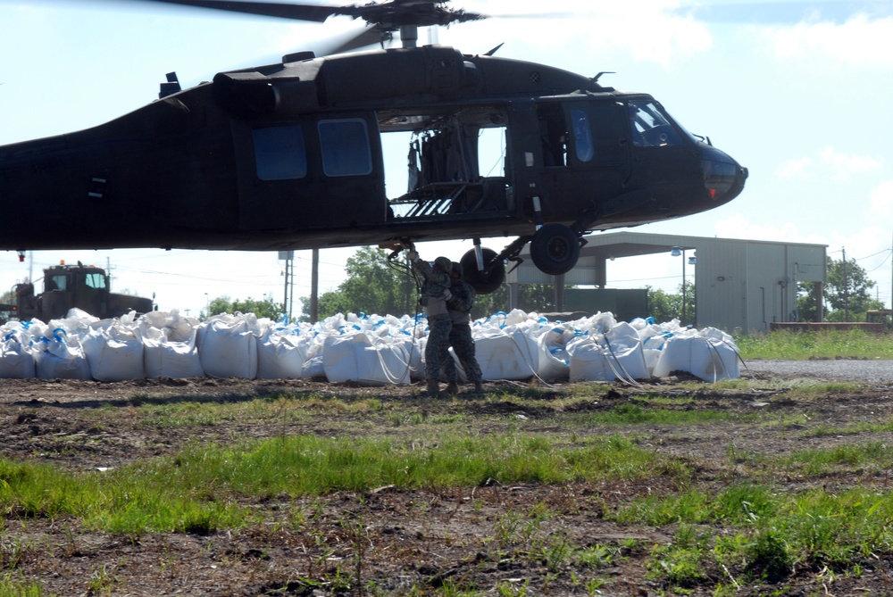 Louisiana National Guardsmen fill breaches with sandbags for wetland protection
