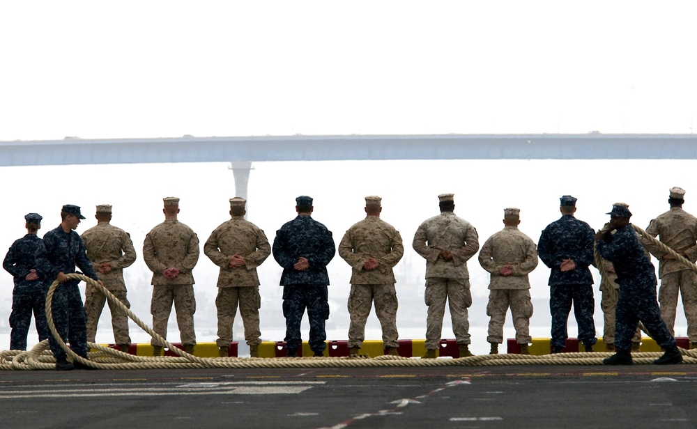 USS Peleliu departs