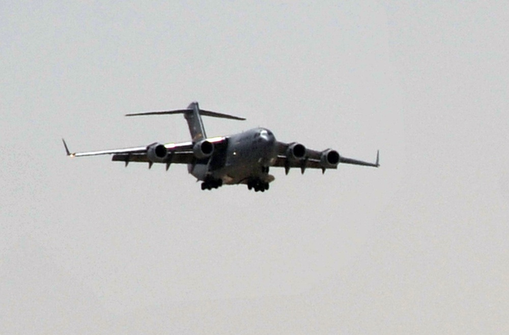 C-17 Brings Global Airlift Capability to Southwest Asia Base