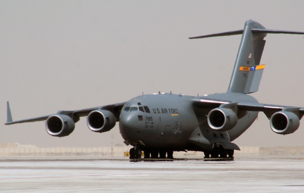 C-17 Brings Global Airlift Capability to Southwest Asia Base