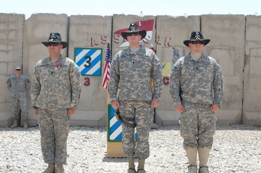 Cav unit changes commanders in Iraq