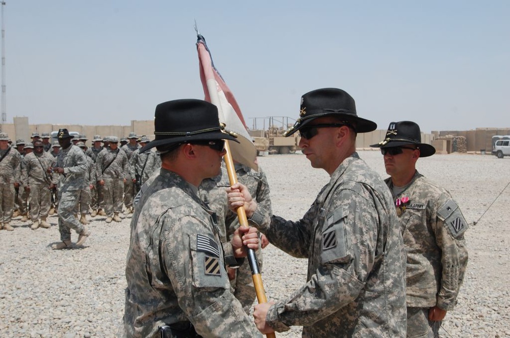 Cav unit changes commanders in Iraq