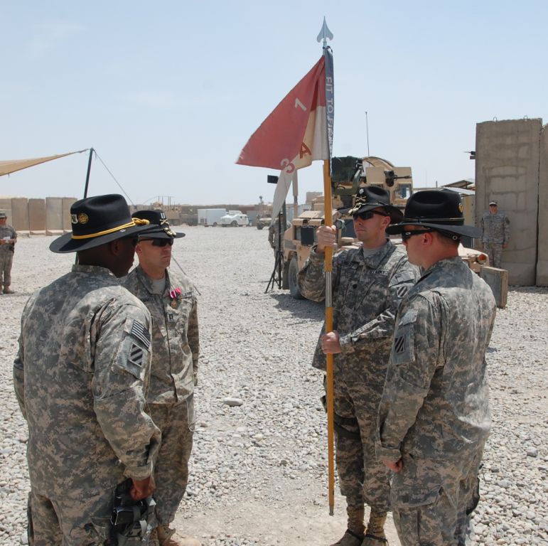 Cav unit changes commanders in Iraq