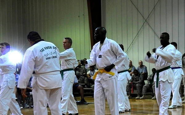 Soldiers in Iraq get a taste of Asia