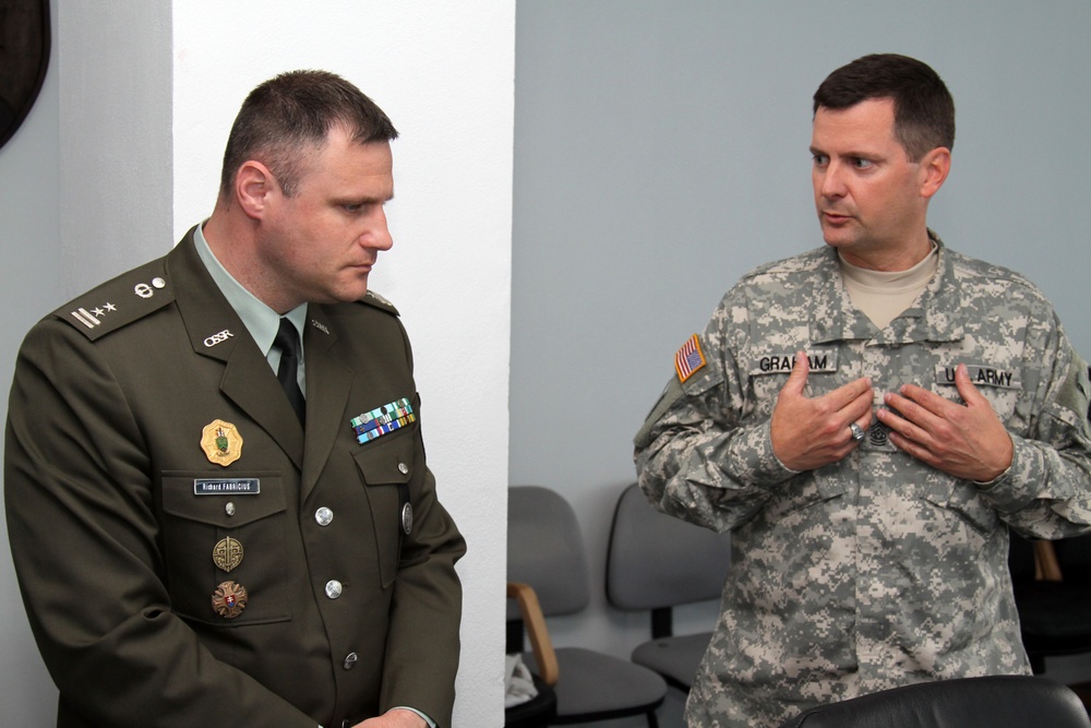 U.S., Slovak Senior Enlisted Share Leadership Skills