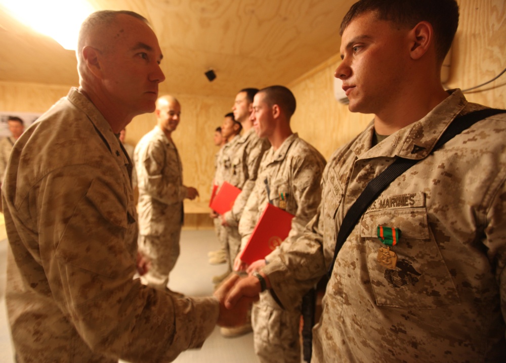 7th ESB Marines Awarded for 'heroic Actions' During Leatherneck Fire