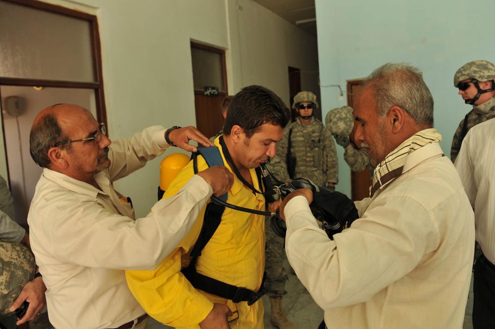 Airmen, Soldiers take trip to local Iraqi fire station