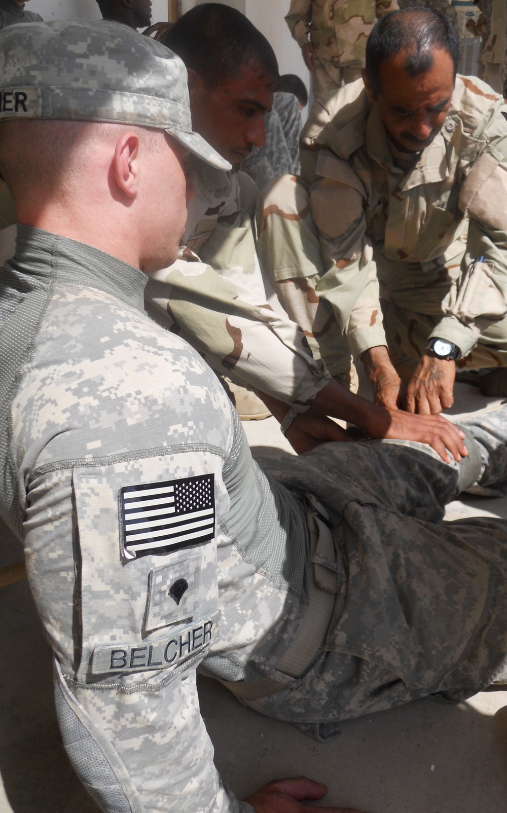 49th Iraqi Army Learn Combat Lifesavers First Aid