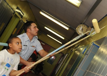 Coast Guard Helps Educate Students With Paint During Fleet Week 2010