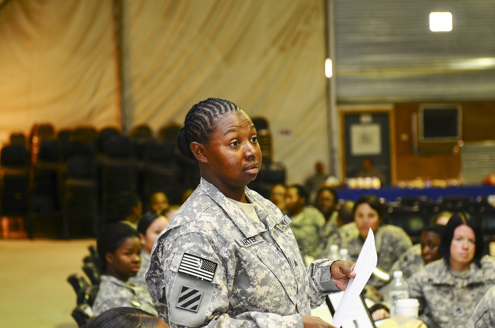Comprehensive Soldier fitness featured at symposium