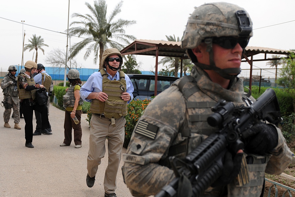 MPs escort aid workers to Iraqi agricultural college