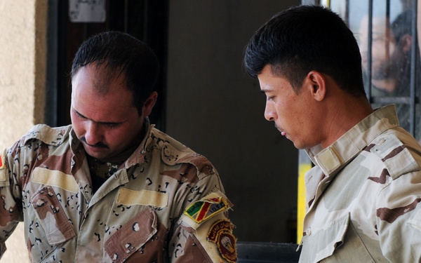 1-38 Soldiers train Iraqis in rifle marksmanship