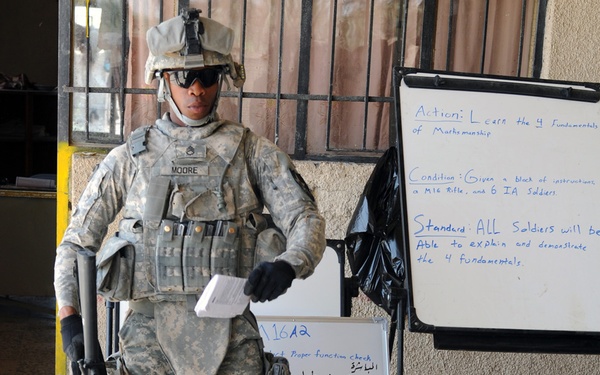 1-38 Soldiers train Iraqis in rifle marksmanship