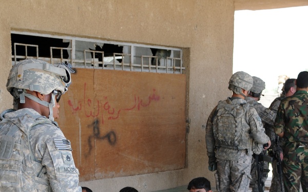 1-38 Soldiers train Iraqis in rifle marksmanship