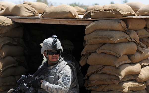 1-38 Soldiers train Iraqis in rifle marksmanship