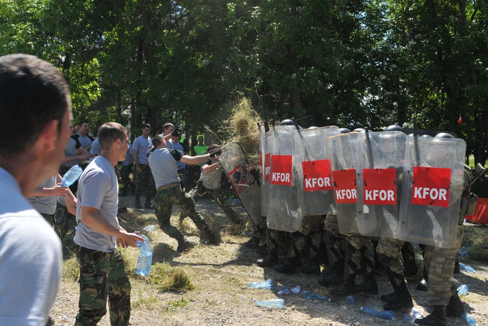 MNBG E Soldiers show adaptability during exercise