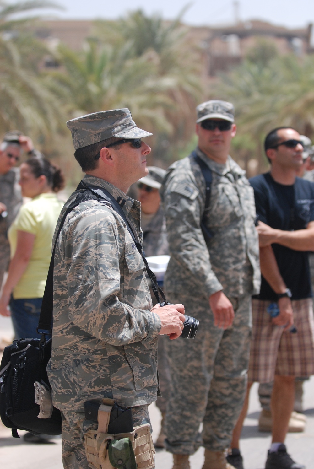 Service Members Tour Camp Slayer Palaces for Memorial Day