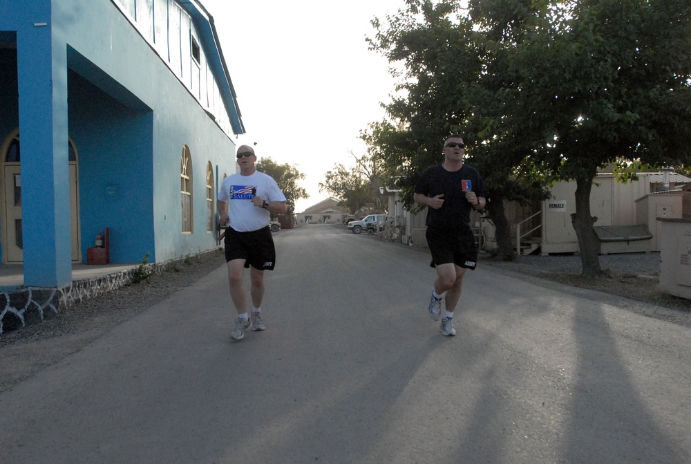 Soldiers Join Chicago 5K Memorial Day Celebration Run From Afghanistan