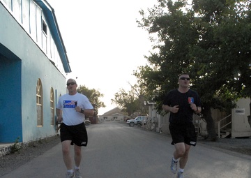 Soldiers join Chicago 5K Memorial Day celebration run from Afghanistan