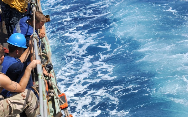 CTF 151 conducts anti-piracy operations in the Gulf of Aden