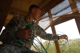 Louisiana Guard signal company enhances tower communication on Baghdad base