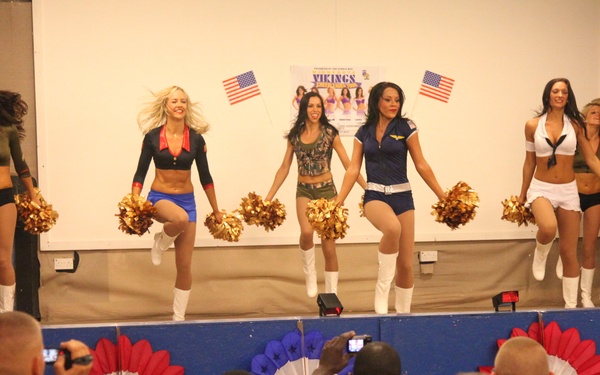 Minnesota Vikings Cheerleaders Performance