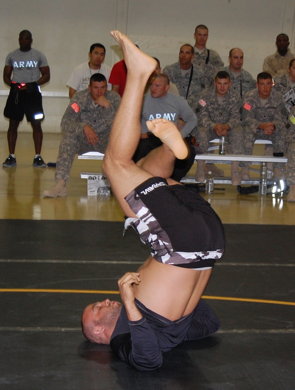 Soldiers Train With UFC Fighters: Both Take Note of Each Other