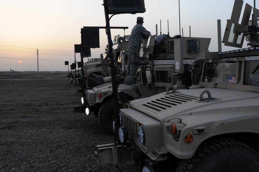 CET- A combat Escort Team with 1st Battalion, 124th Infantry Regiment goes on supply convoys to provide security in Iraq