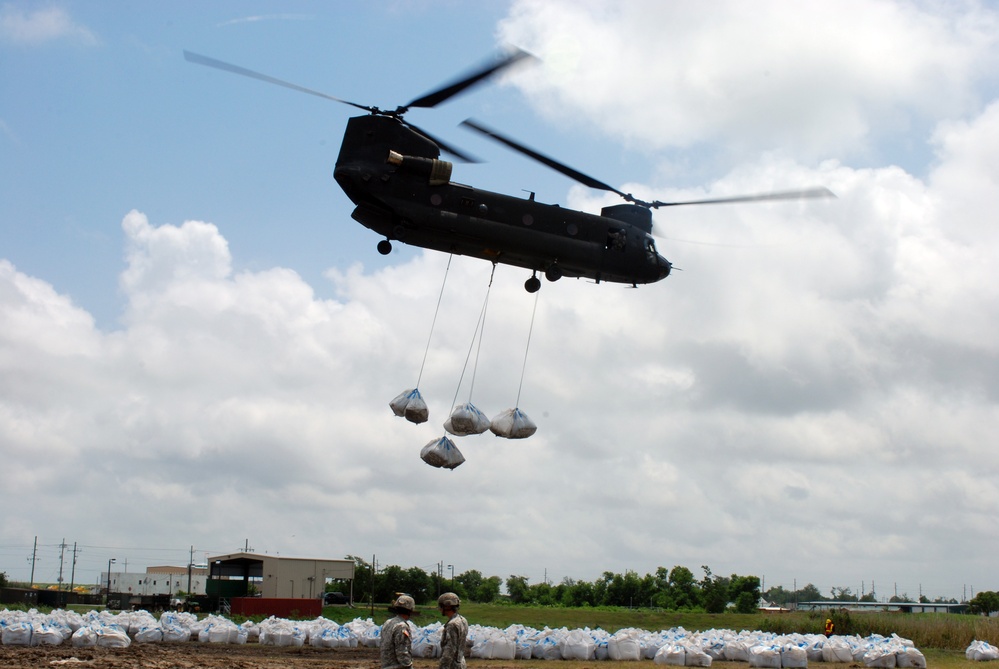Louisiana National Guardsmen receive assistance with shoreline protection