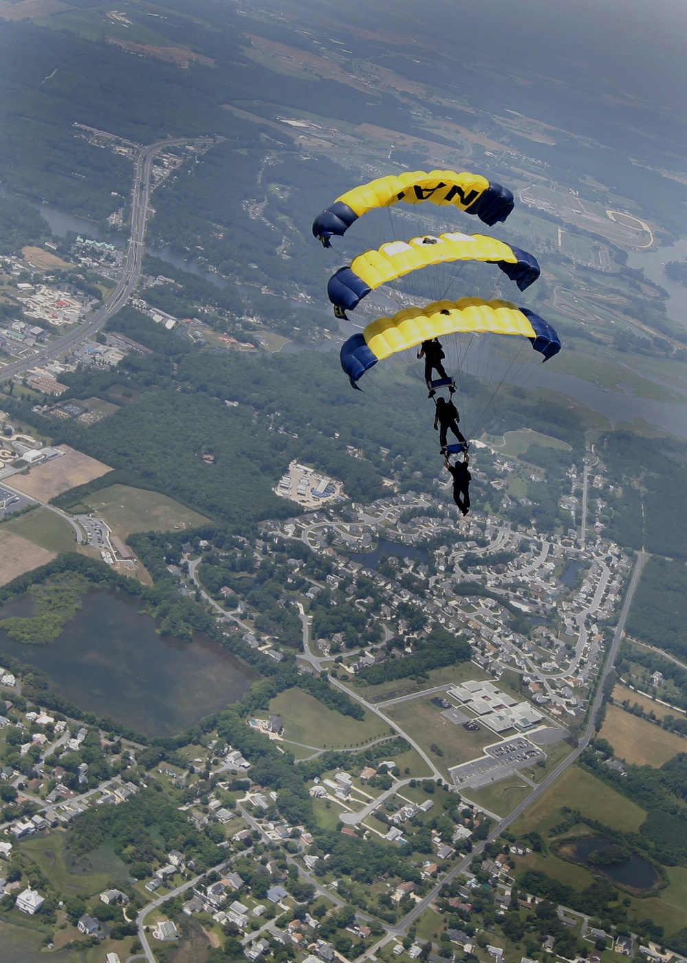 DVIDS Images Leap Frogs perform for the Ocean City Air Show [Image