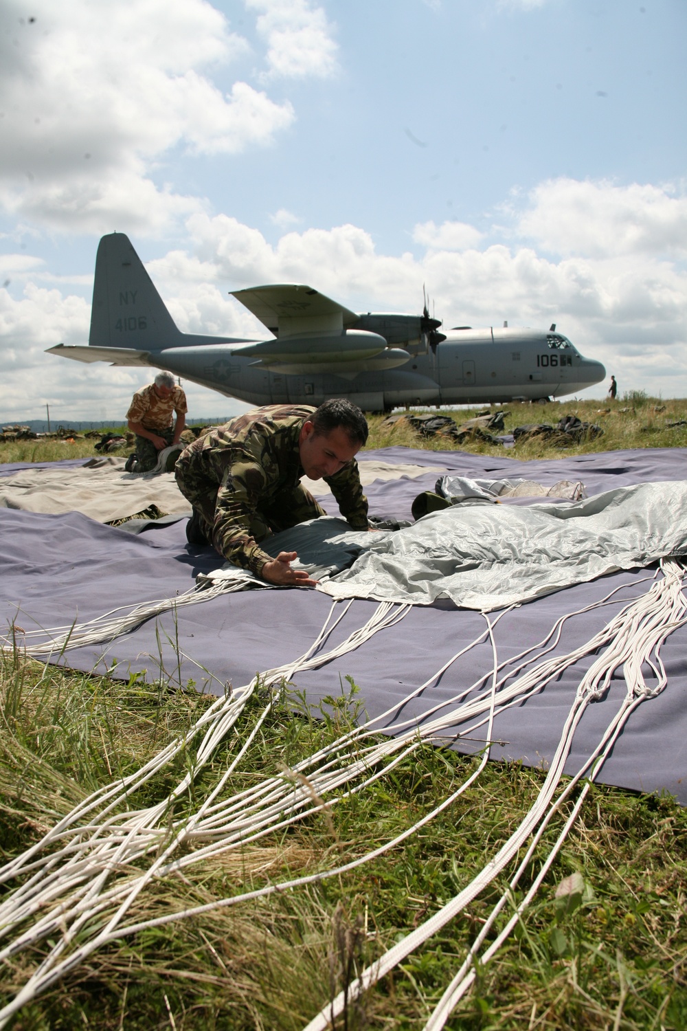 US Romanian training goes airborne