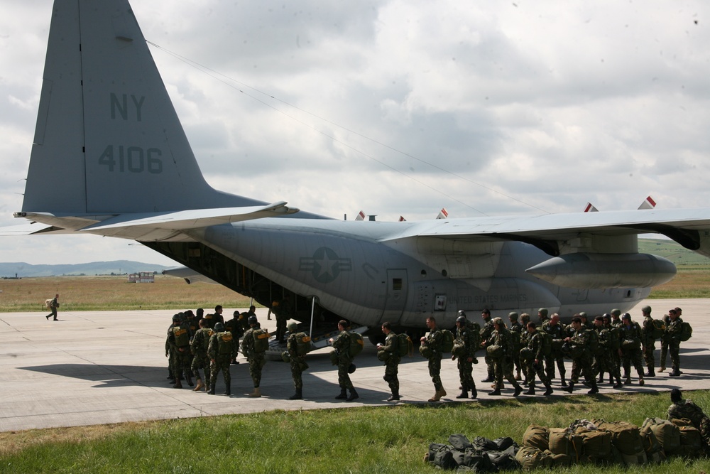 US Romanian training goes airborne