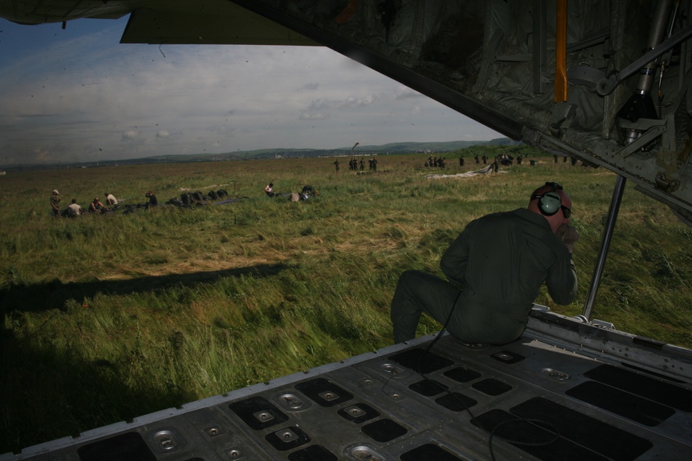 US Romanian training goes airborne