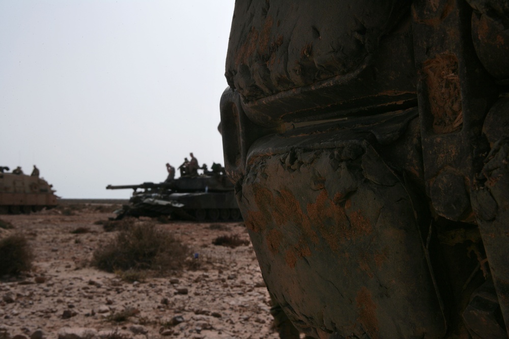 Tankers train tenaciously in Moroccan desert during AFRICAN LION 2010 combined exercise