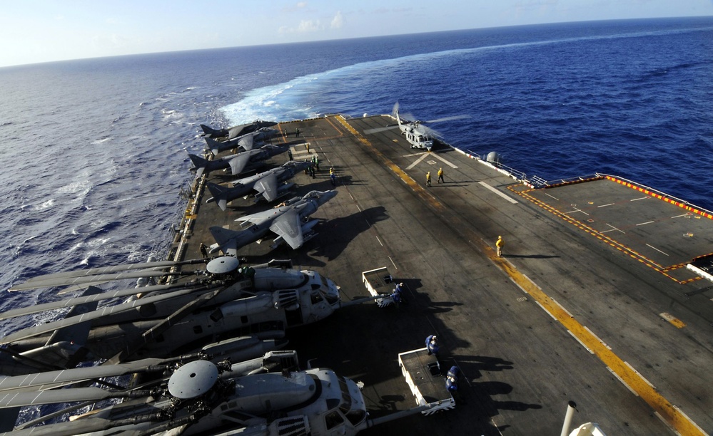 USS Peleliu continues flight operations