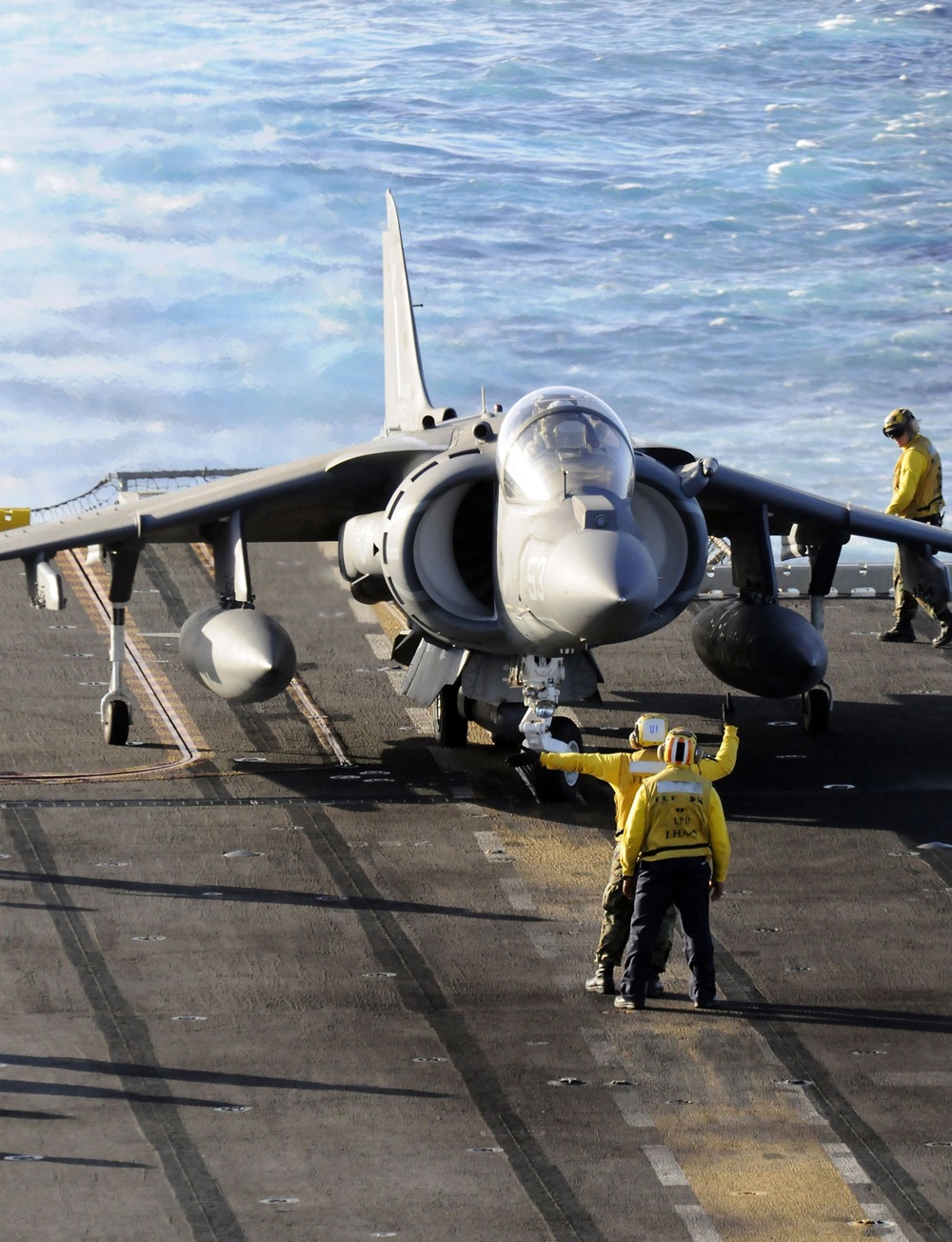 USS Peleliu continues flight operations