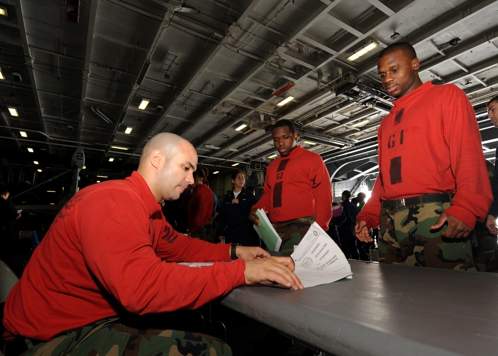Sailors maintain qualifications aboard USS George Washington