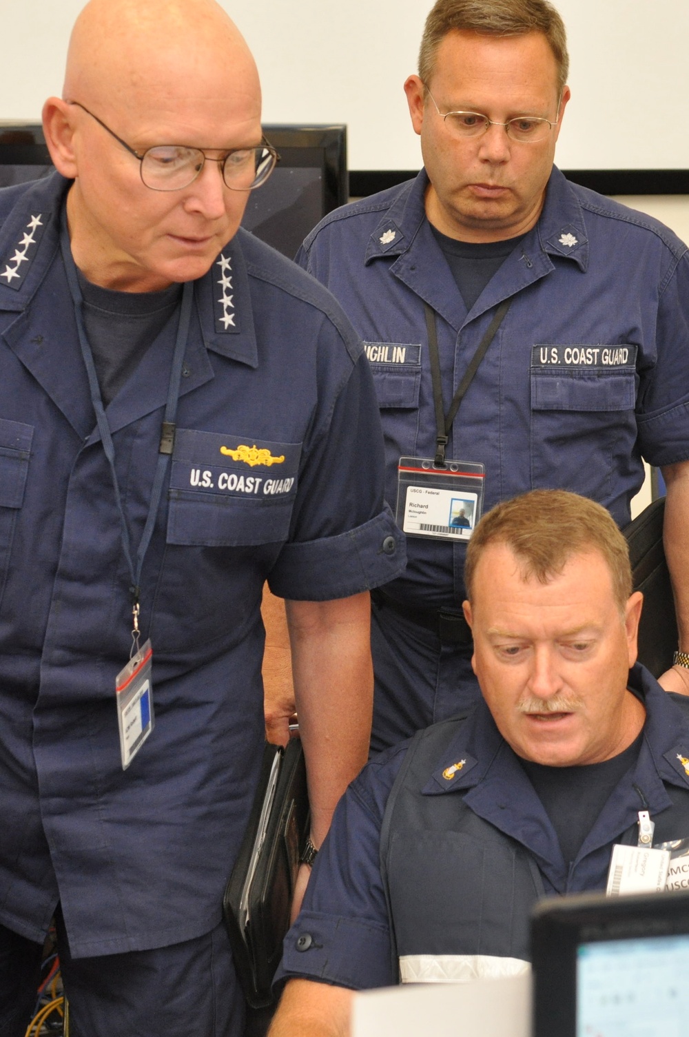 Commandant Visits Deepwater Horizon Incident Command