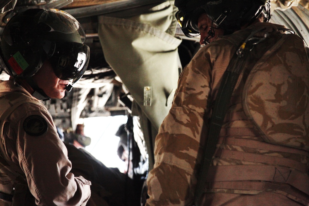 CG and Sgt. Maj. of 3rd MAW Take Familiarization Flight Aboard a British CH-47 Chinook