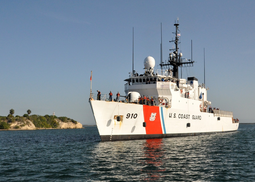 USCGC Thetis Pulls Into GTMO