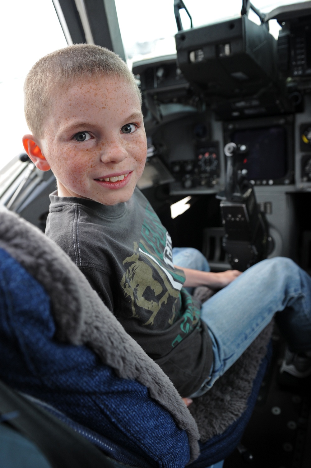 Students, Airmen share day to remember