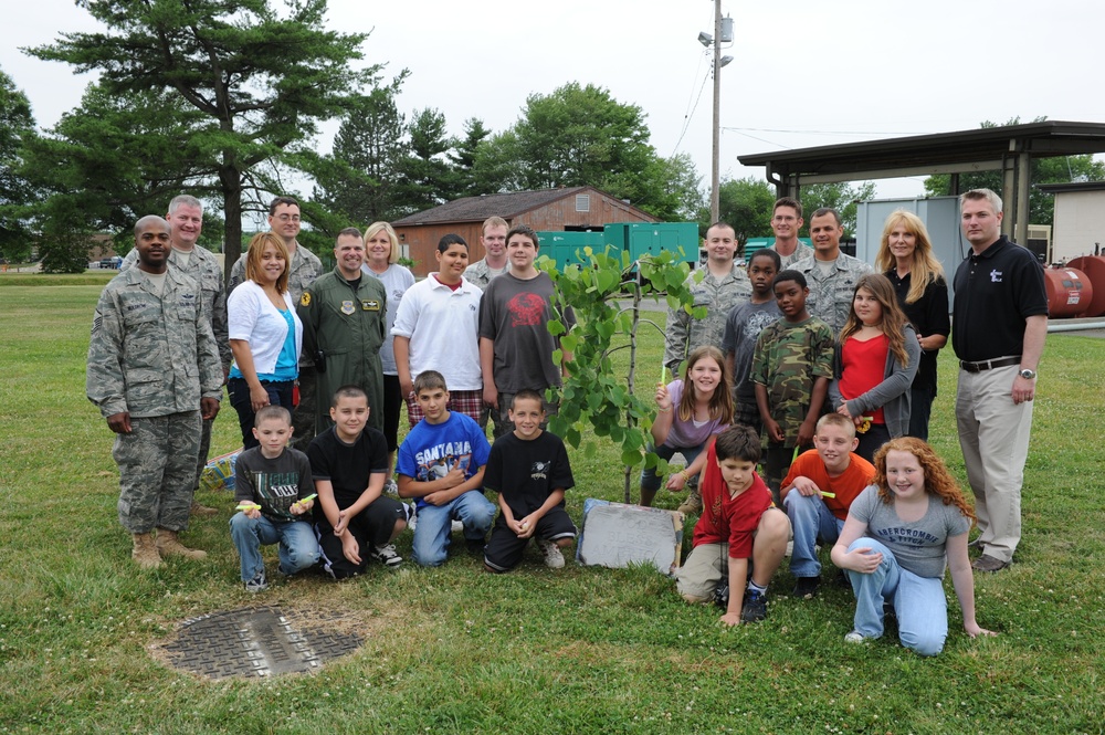 Students, Airmen share day to remember