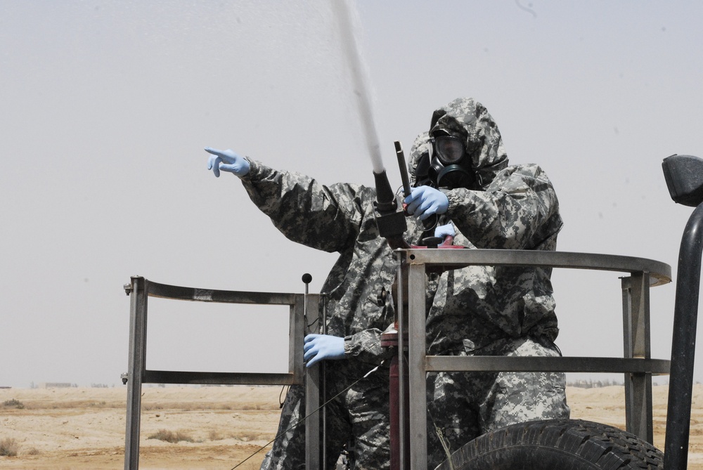 Soldiers learn DeCon techniques