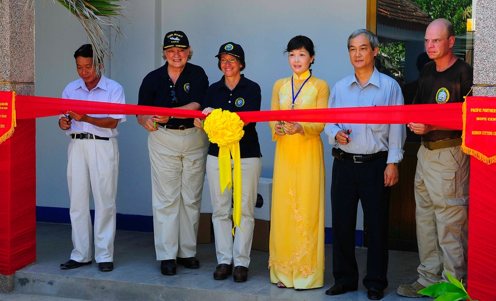 Hope Center ribbon cutting